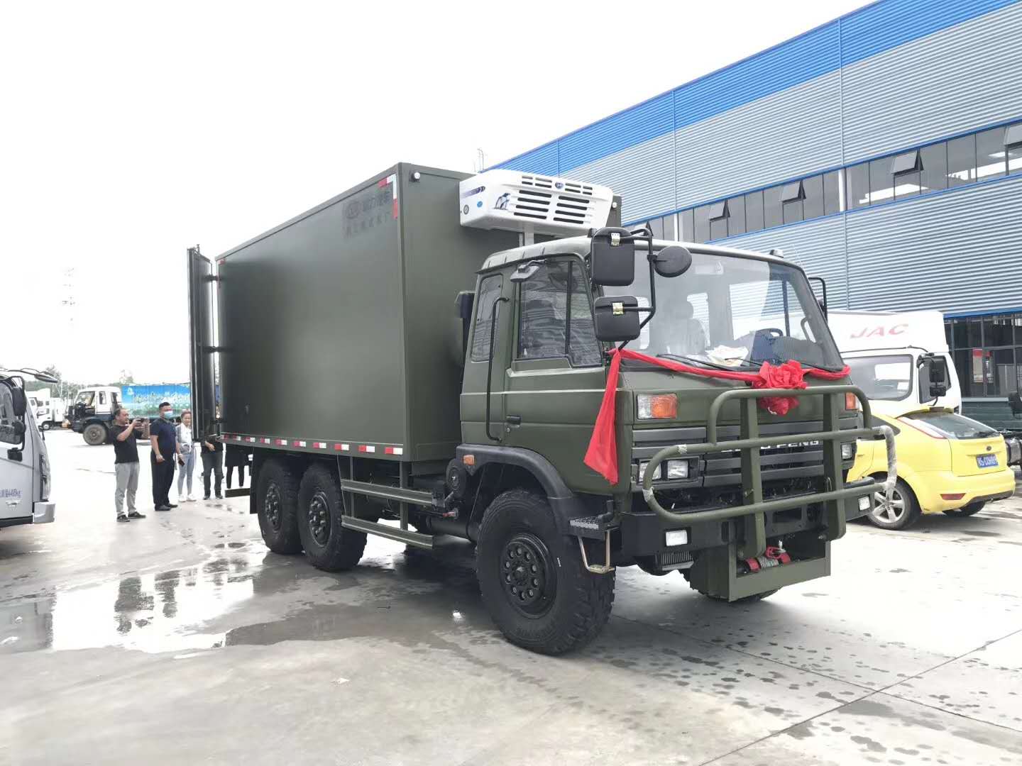 东风EQ2102G军用6X6全驱冷藏肉钩车推荐