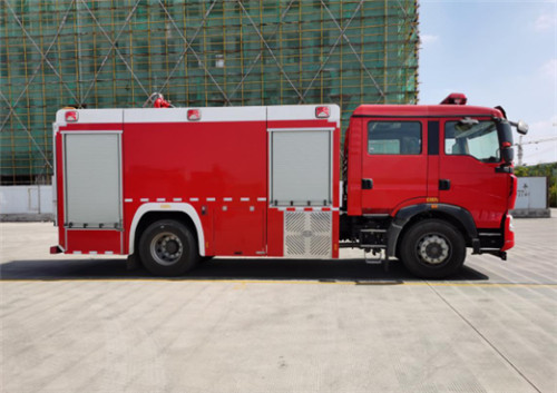 CLW5190GXFSG80HW 型 型重汽豪沃水罐消防车