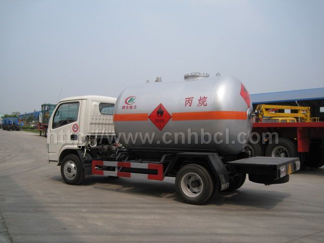 东风多利卡5.5方液化气体运输车